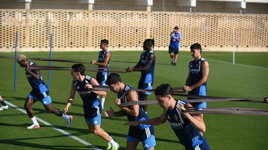 El Real Zaragoza entrena con tres ausencias ante su afición