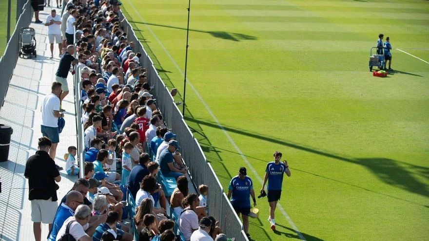 El Real Zaragoza entrenará a puerta abierta para preparar su debut liguero